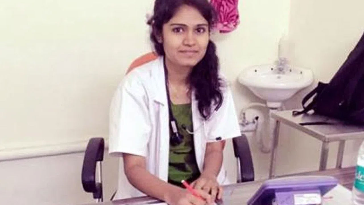 Doctor Preethi: ప్రీతి సోదరికి ఉద్యోగం.. ప్రభుత్వం ఉత్తర్వులు జారీ Doctor Preethi: ప్రీతి సోదరికి ఉద్యోగం.. ప్రభుత్వం ఉత్తర్వులు జారీ