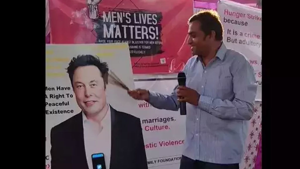 Elon Musk ‘puja’ in Bengaluru.. Group of men worship the billionaire