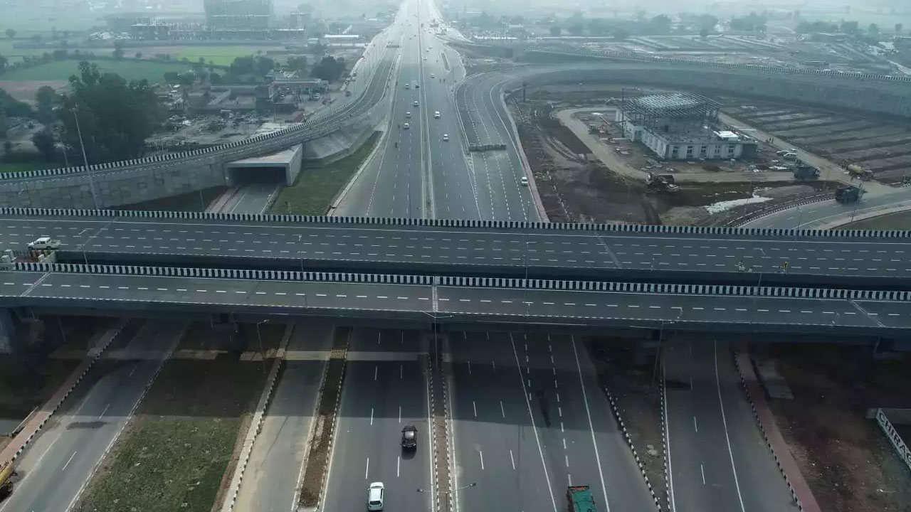 Delhi-Mumbai Expressway: ఢిల్లీ-ముంబై ఎక్స్ప్రెస్వేతో 2024 ఎన్నికలకు రోడ్ క్లియర్ చేసుకుంటున్న బీజేపీ Delhi-Mumbai Expressway: ఢిల్లీ-ముంబై ఎక్స్ప్రెస్వేతో 2024 ఎన్నికలకు రోడ్ క్లియర్ చేసుకుంటున్న బీజేపీ