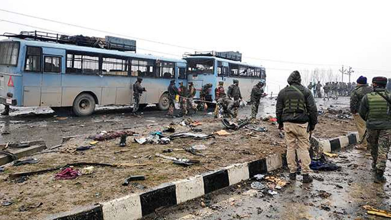 Pulwama Attack: పుల్వామా నరమేధానికి నాలుగేళ్లు.. అత్యున్నత త్యాగమంటూ ప్రధాని మోదీ నివాళులు Pulwama Attack: పుల్వామా నరమేధానికి నాలుగేళ్లు.. అత్యున్నత త్యాగమంటూ ప్రధాని మోదీ నివాళులు