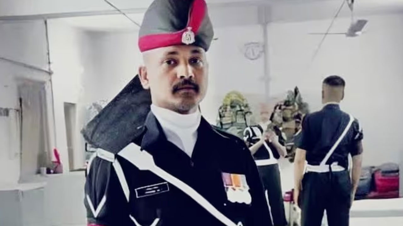 Soldier Beaten to Death: డీఎంకే పార్టీ కౌన్సిలర్ దాడిలో గాయపడ్డ జవాన్ మృతి Soldier Beaten to Death: డీఎంకే పార్టీ కౌన్సిలర్ దాడిలో గాయపడ్డ జవాన్ మృతి