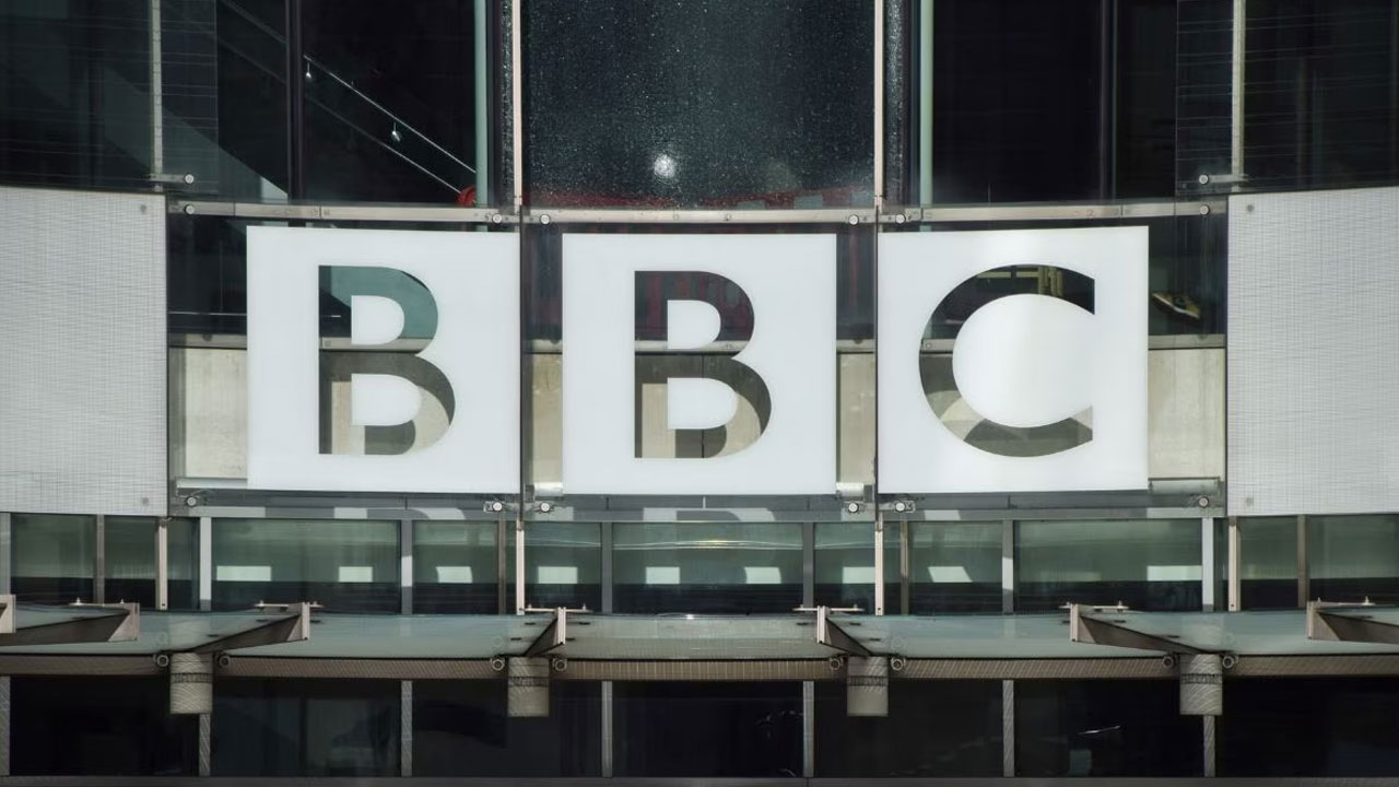 IT Raids On BBC: ఢిల్లీ, ముంబైలోని బీబీసీ కార్యాలయాల్లో ఎట్టకేలకు ముగిసిన ఐటీ సోదాలు IT Raids On BBC: ఢిల్లీ, ముంబైలోని బీబీసీ కార్యాలయాల్లో ఎట్టకేలకు ముగిసిన ఐటీ సోదాలు