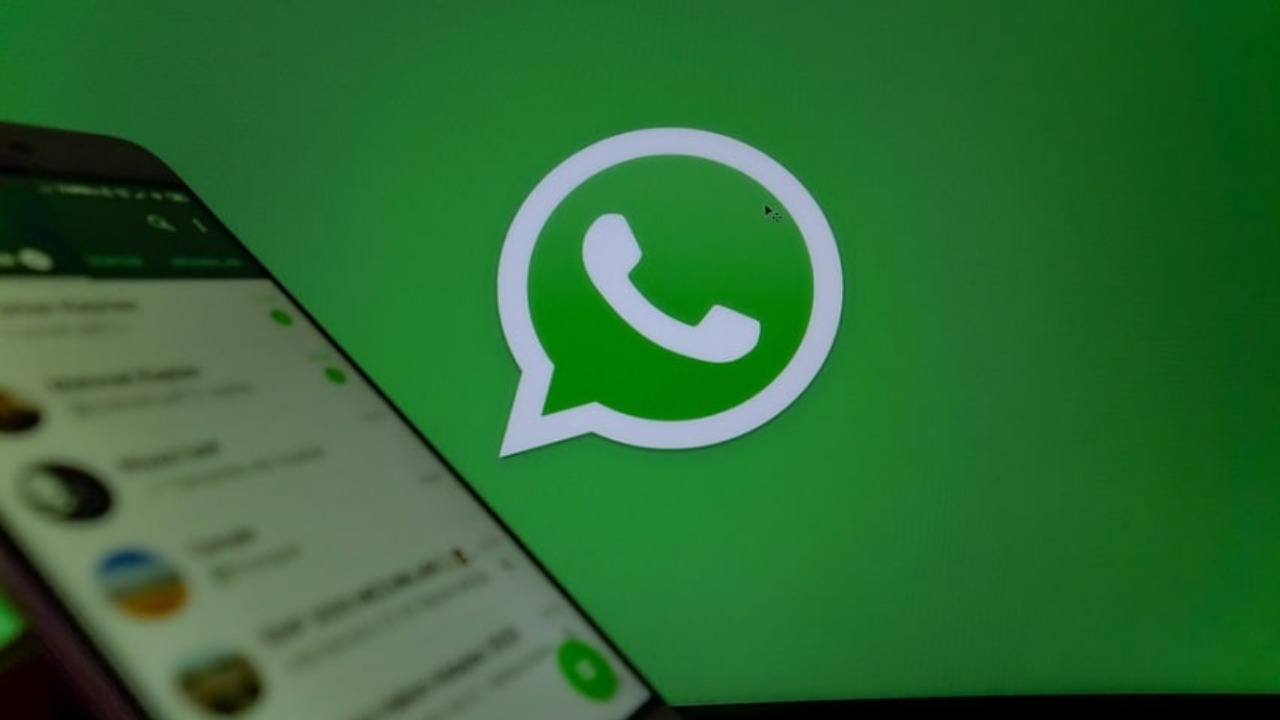 WhatsApp might soon allow you to pin messages within chats and groups