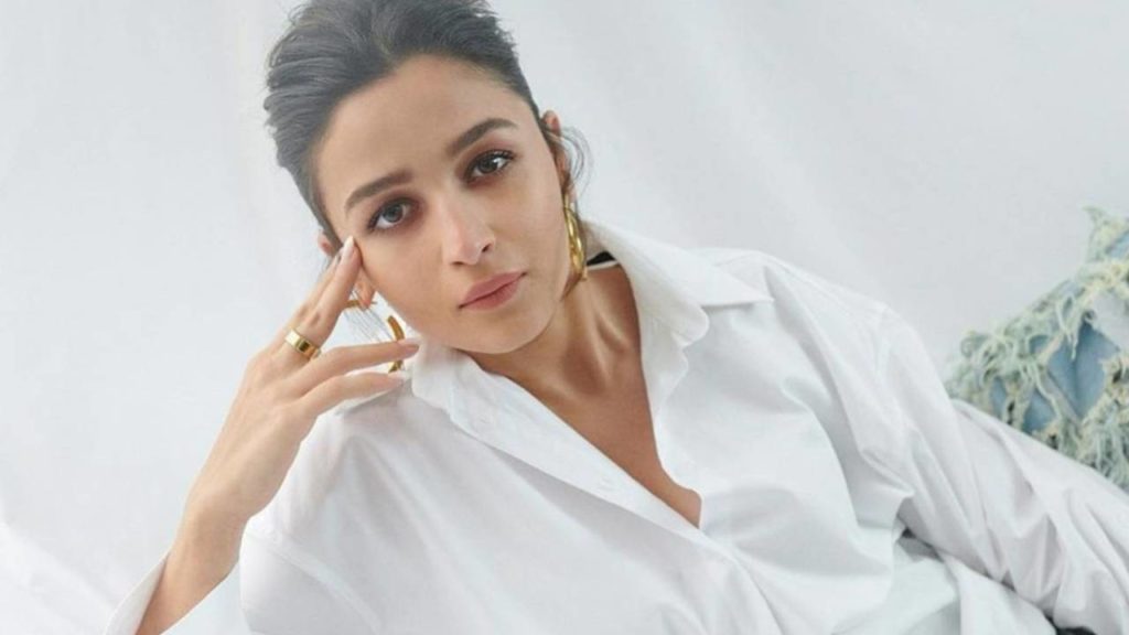 Alia Bhatt reacts on pathaan collections beating her Brahmastra movie