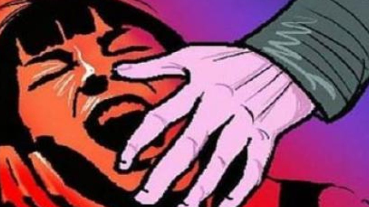 Girl Gang-Raped : అంబేద్కర్ కోనసీమ జిల్లాలో దారుణం.. మంచి నీళ్ల కోసం వెళ్లిన బాలికపై గ్యాంగ్ రేప్ Girl Gang-Raped : అంబేద్కర్ కోనసీమ జిల్లాలో దారుణం.. మంచి నీళ్ల కోసం వెళ్లిన బాలికపై గ్యాంగ్ రేప్