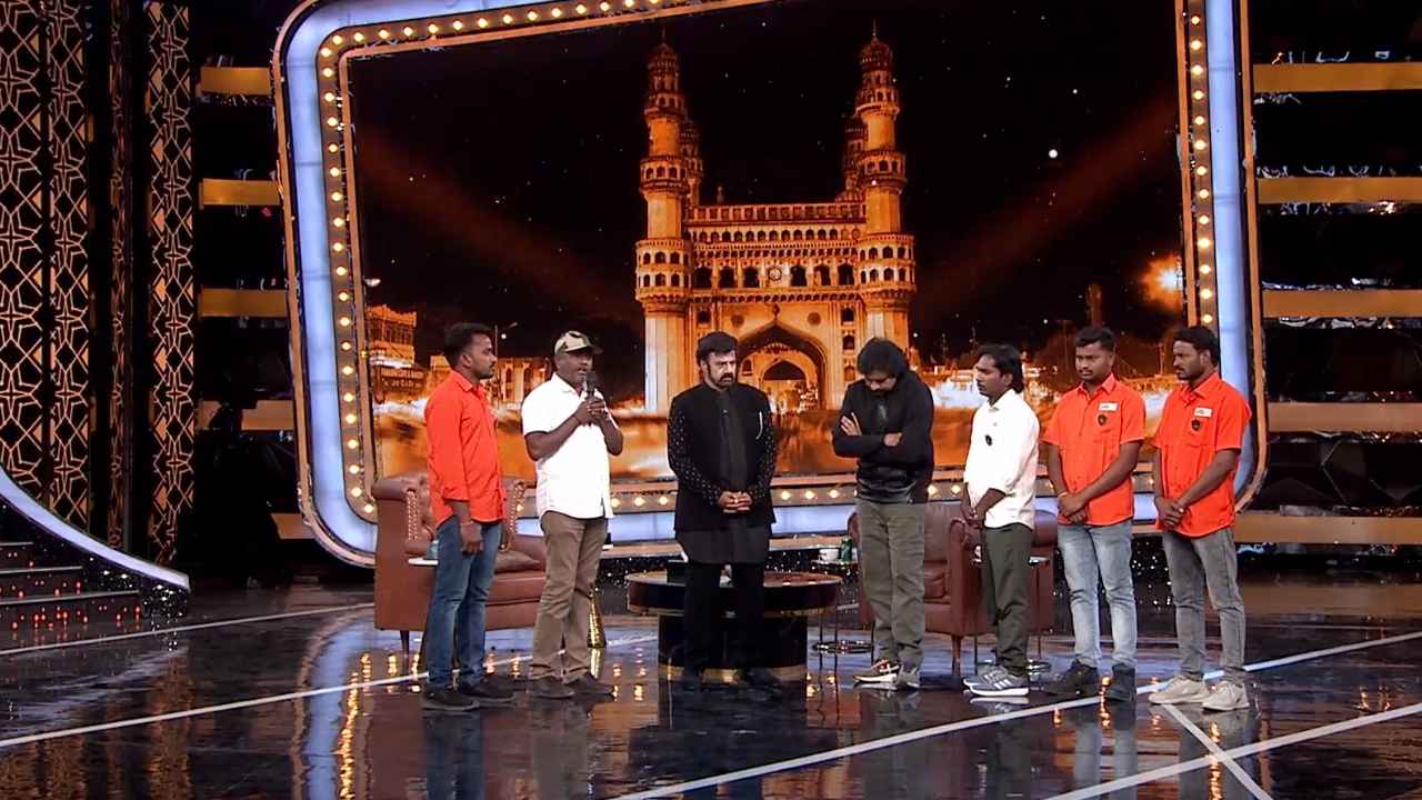 Unstoppable : ఫిలిం నగర్ మహాప్రస్థానం సిబ్బందిని సన్మానించిన బాలయ్య-పవన్.. Unstoppable : ఫిలిం నగర్ మహాప్రస్థానం సిబ్బందిని సన్మానించిన బాలయ్య-పవన్..