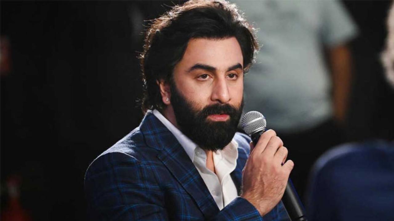 Ranbir Kapoor : పఠాన్ కలెక్షన్స్ చూడలేదా అంటూ BBC రైడ్స్ పై కౌంటర్ వేసిన రణబీర్ కపూర్.. Ranbir Kapoor : పఠాన్ కలెక్షన్స్ చూడలేదా అంటూ BBC రైడ్స్ పై కౌంటర్ వేసిన రణబీర్ కపూర్..