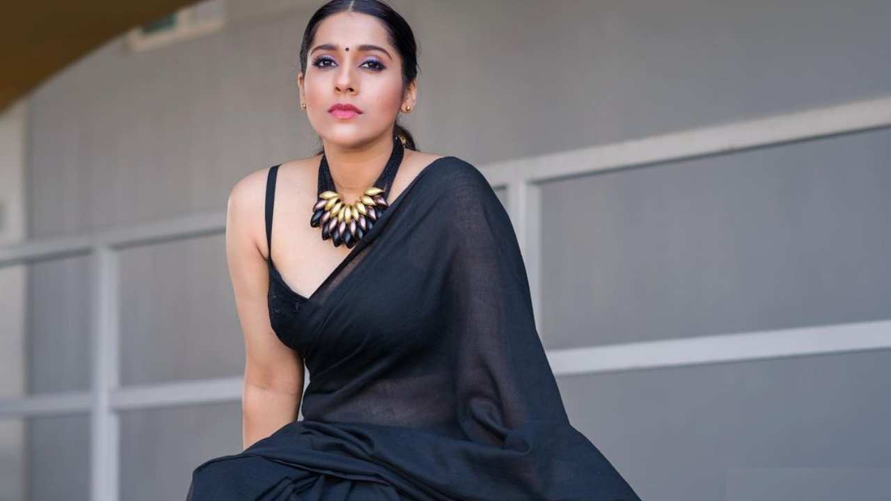 Anchor Rashmi : చేతబడి చేయిస్తా.. యాసిడ్ పోస్తా అంటూ యాంకర్ రష్మీకి బెదిరింపులు.. Anchor Rashmi : చేతబడి చేయిస్తా.. యాసిడ్ పోస్తా అంటూ యాంకర్ రష్మీకి బెదిరింపులు..