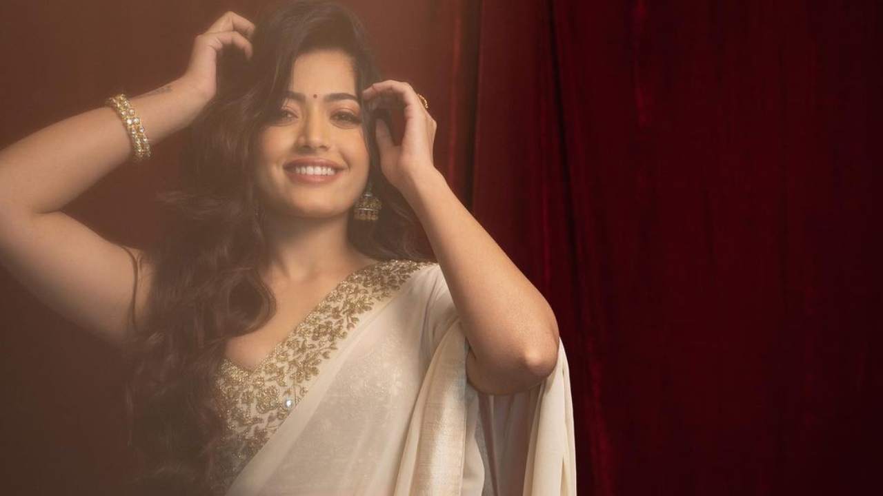 Rashmika Mandanna : 5 లగ్జరీ ఇళ్ళు కొన్న రష్మిక అంటూ వార్తలు.. కౌంటర్ ఇచ్చిన రష్మిక.. Rashmika Mandanna : 5 లగ్జరీ ఇళ్ళు కొన్న రష్మిక అంటూ వార్తలు.. కౌంటర్ ఇచ్చిన రష్మిక..