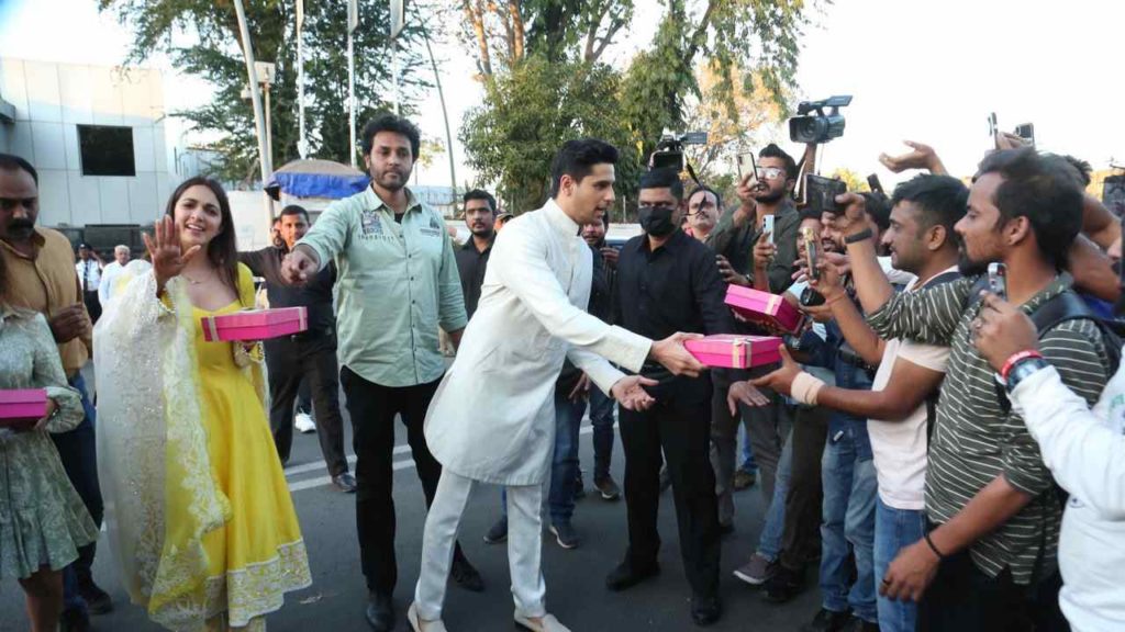 Sidharth Malhotra and Kiara Advani distribute sweet packets to media persons in Mumbai