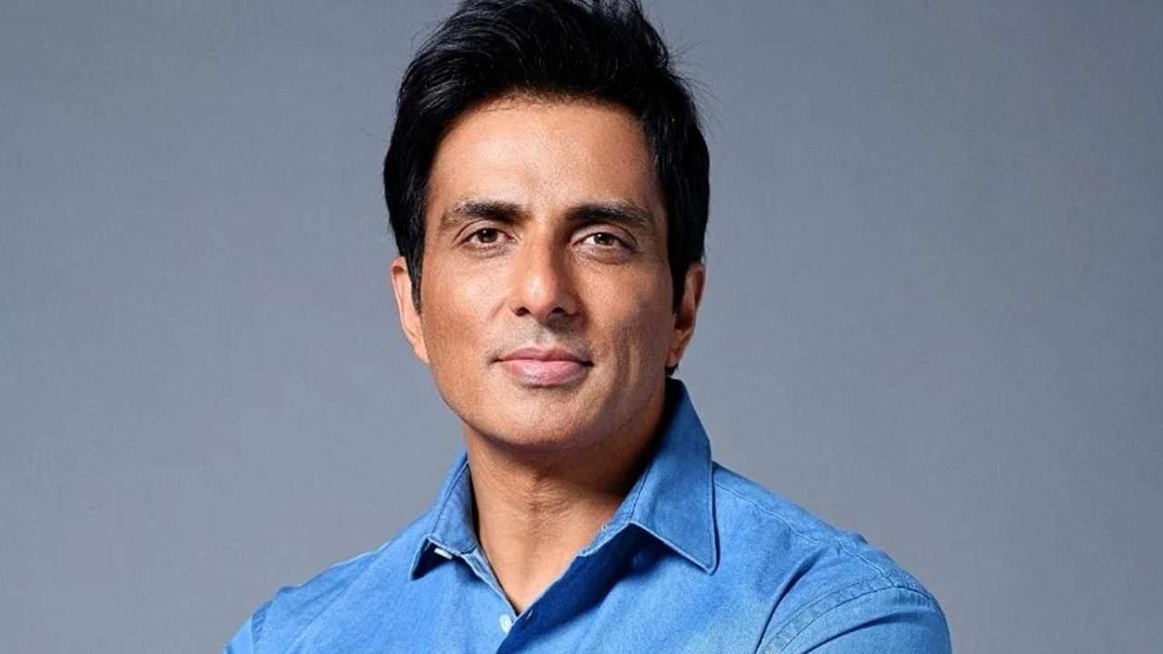 Sonusood : నా కోసం దేవాలయాలు కట్టే బదులు స్కూల్స్, హాస్పిటల్స్ కట్టండి.. అభిమానులకి సోనూసూద్ విన్నపం.. Sonusood : నా కోసం దేవాలయాలు కట్టే బదులు స్కూల్స్, హాస్పిటల్స్ కట్టండి.. అభిమానులకి సోనూసూద్ విన్నపం..