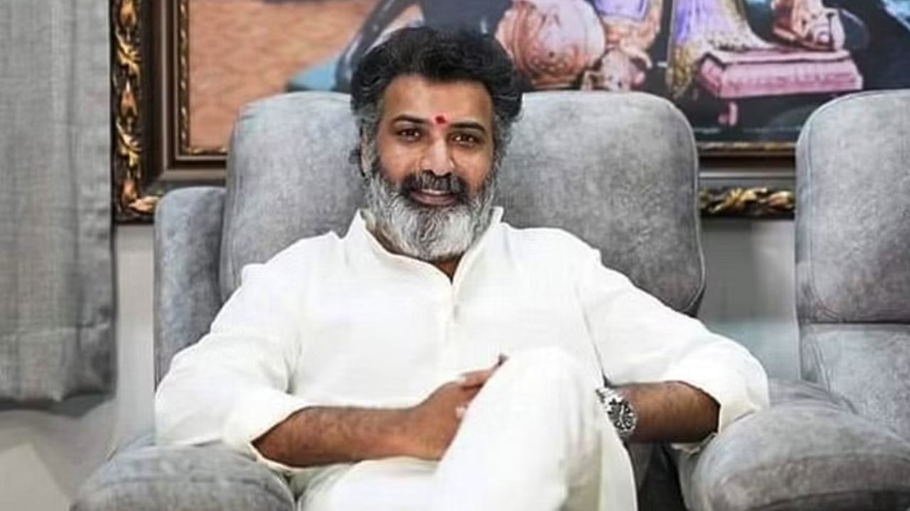 Tarakaratna : నాలుగు రోజుల్లో తారకరత్న పుట్టిన రోజు.. కానీ అంతలోనే ఇలా.. Tarakaratna : నాలుగు రోజుల్లో తారకరత్న పుట్టిన రోజు.. కానీ అంతలోనే ఇలా..