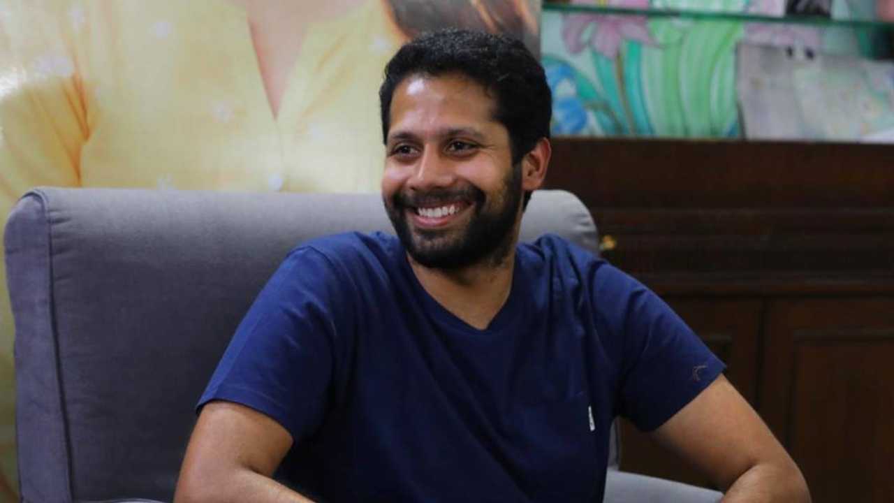 Venky Atluri : మీమ్స్ వల్లే అలాంటి సినిమాలు తీయకూడదని ఫిక్స్ అయ్యా.. డైరెక్టర్ వెంకీ అట్లూరి.. Venky Atluri : మీమ్స్ వల్లే అలాంటి సినిమాలు తీయకూడదని ఫిక్స్ అయ్యా.. డైరెక్టర్ వెంకీ అట్లూరి..