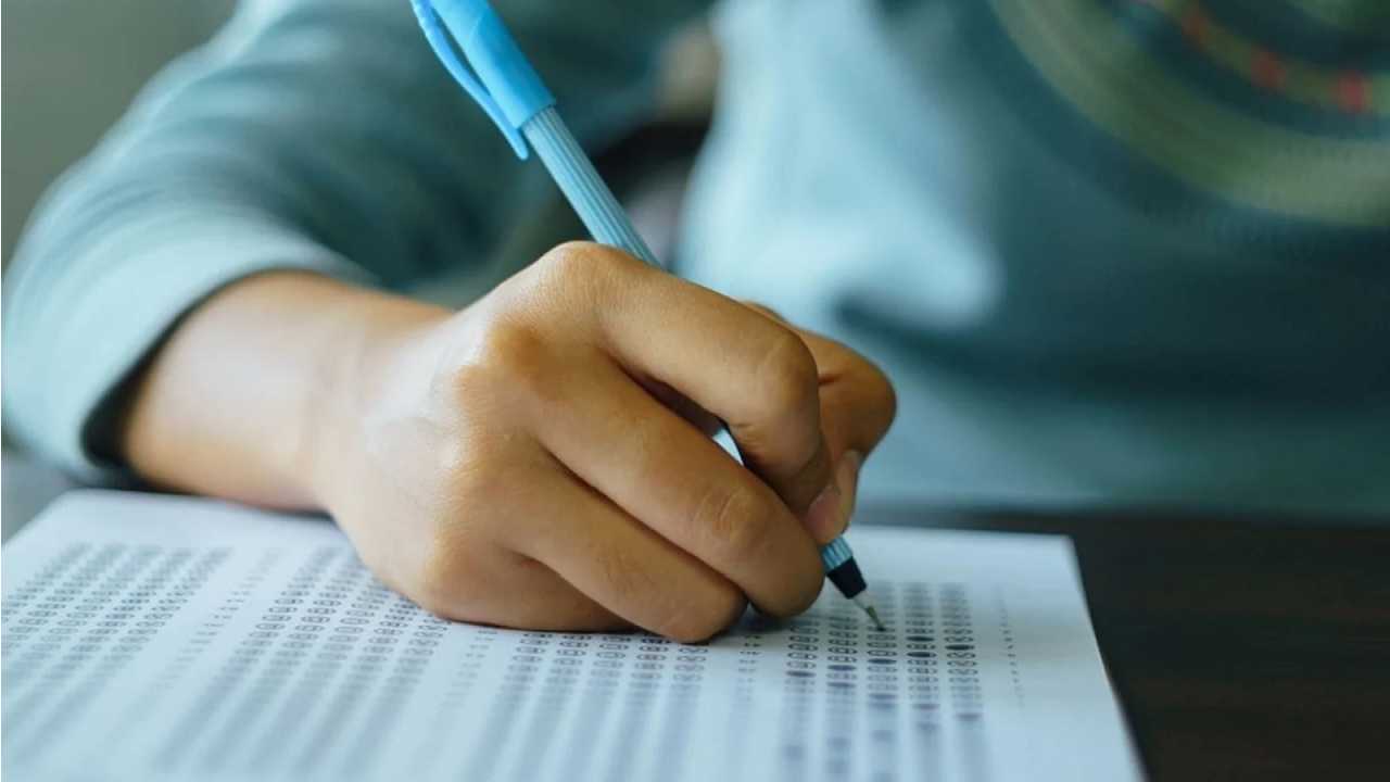 10th Exams: ఏప్రిల్ 3 నుంచి పదో తరగతి పరీక్షలు ప్రారంభం.. పరీక్షా కేంద్రాల వద్ద 144 సెక్షన్ 10th Exams: ఏప్రిల్ 3 నుంచి పదో తరగతి పరీక్షలు ప్రారంభం.. పరీక్షా కేంద్రాల వద్ద 144 సెక్షన్
