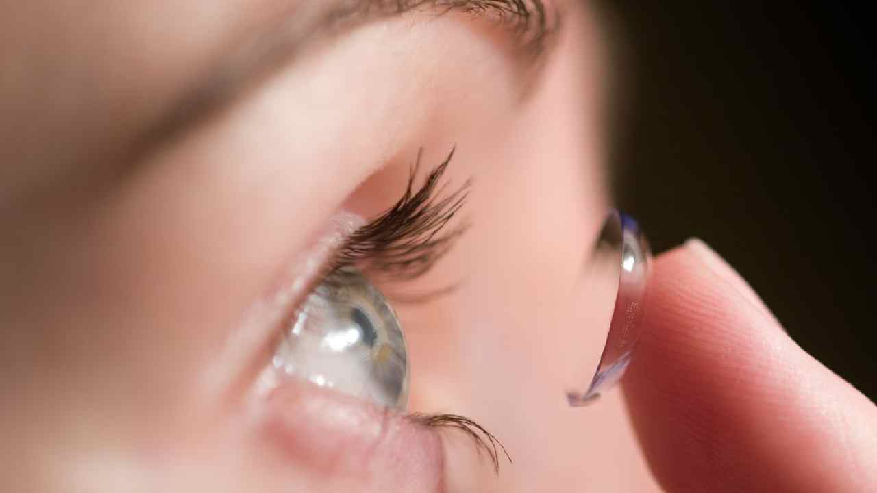 Acanthamoeba keratitis: 40 నిమిషాల్లో కన్ను తినేసిన బ్యాక్టీరియా.. కంటి చూపు కోల్పోయిన యువకుడు Acanthamoeba keratitis: 40 నిమిషాల్లో కన్ను తినేసిన బ్యాక్టీరియా.. కంటి చూపు కోల్పోయిన యువకుడు