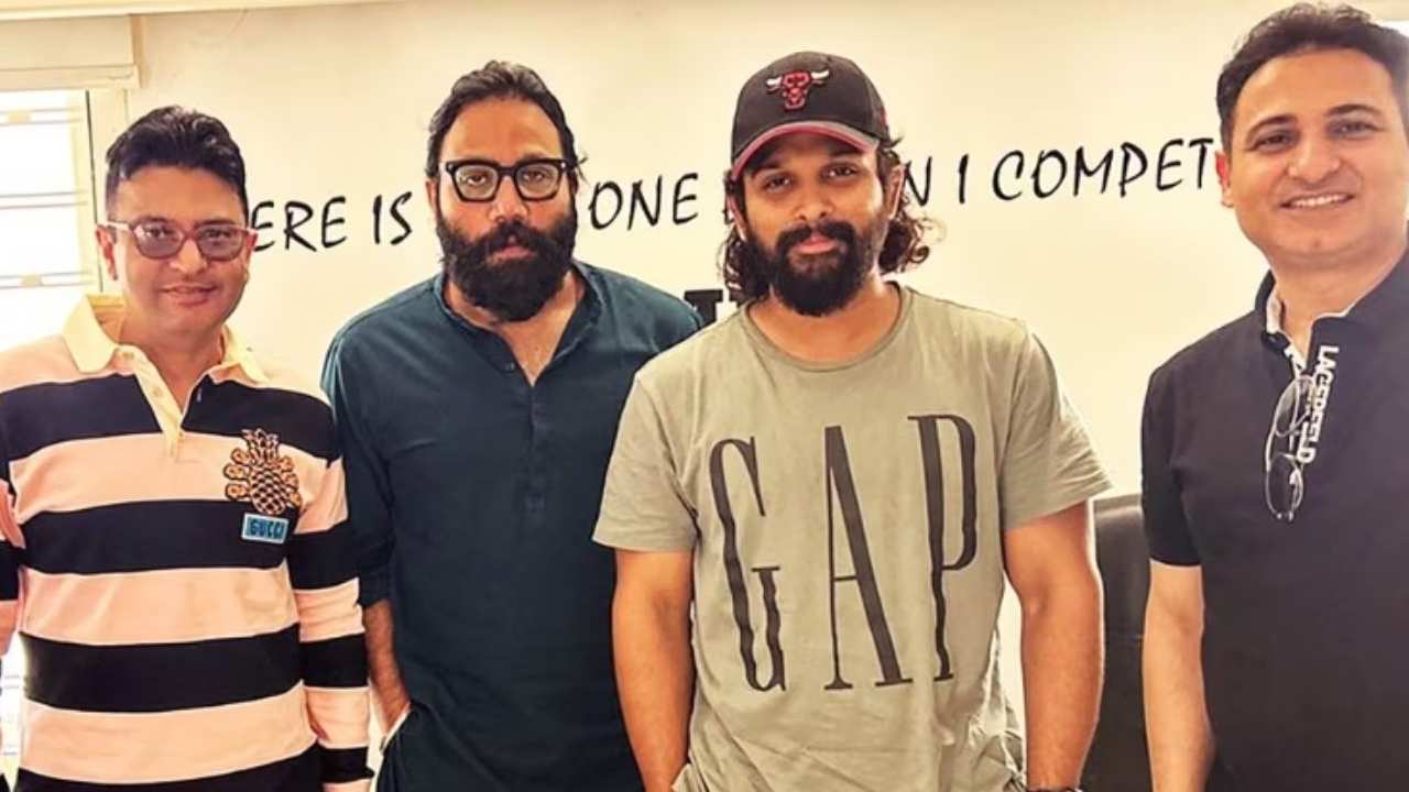 Allu Arjun: సందీప్ రెడ్డి సినిమా కోసం అల్లు అర్జున్ అంత రెమ్యునరేషన్ తీసుకుంటున్నాడా..? Allu Arjun: సందీప్ రెడ్డి సినిమా కోసం అల్లు అర్జున్ అంత రెమ్యునరేషన్ తీసుకుంటున్నాడా..?