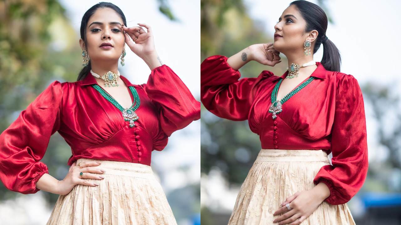 Sreemukhi: కుందనపు బొమ్మలా కవ్విస్తున్న శ్రీముఖి.. వలపు బాణాలతో మత్తెక్కిస్తోందిగా!