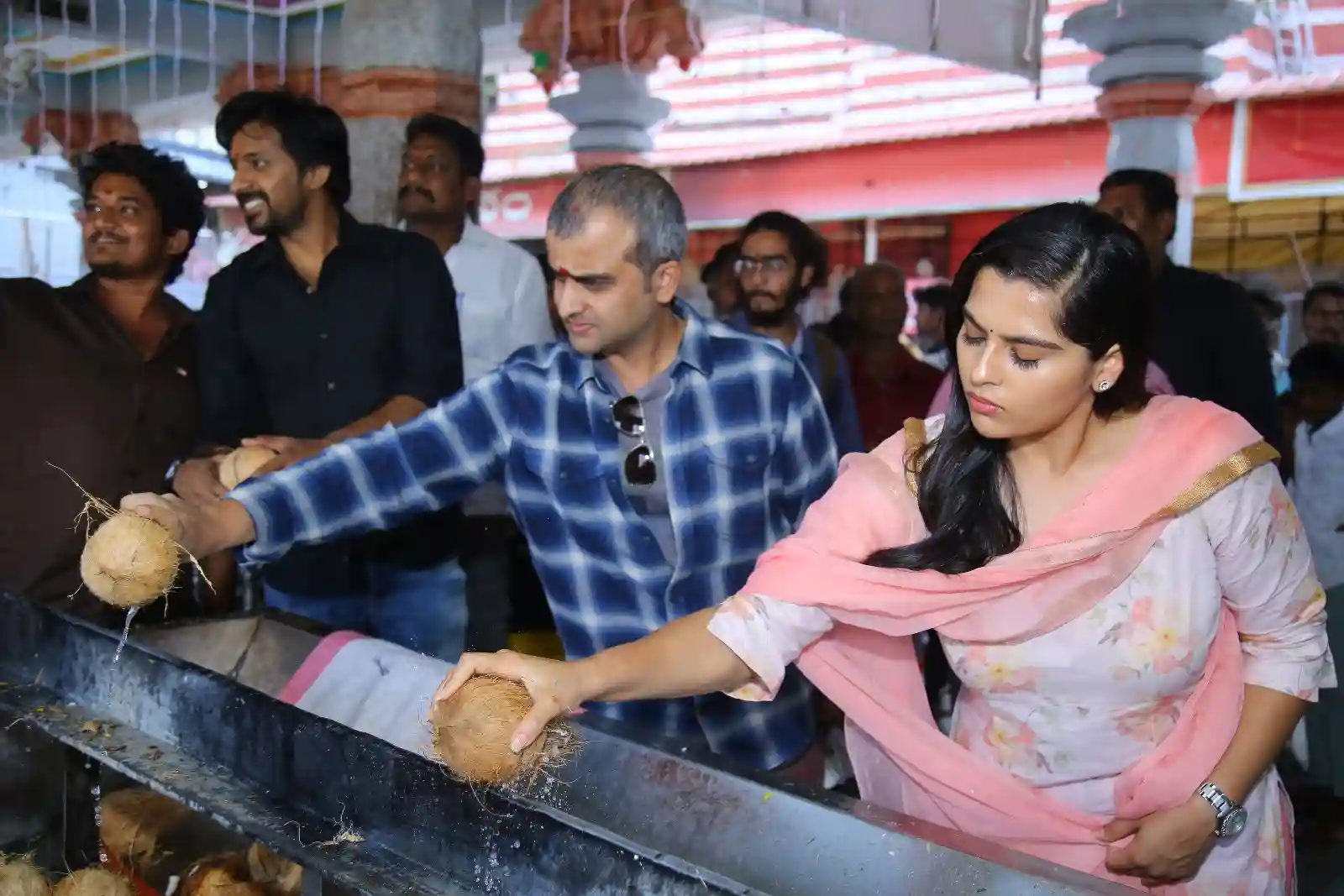 Balagam movie unit visits vijayawada Kanakadurga Temple