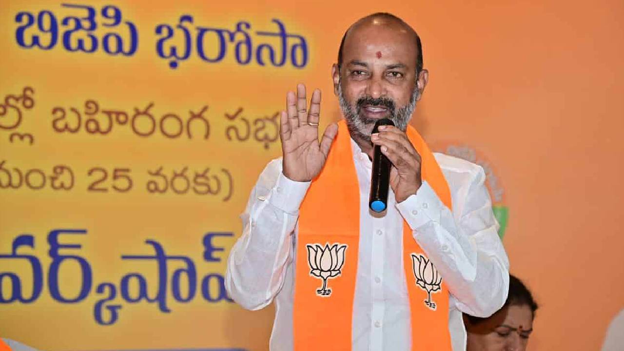Bandi Sanjay: టీఎస్పీఎస్సీ పేపర్ లీక్ కేసు.. సిట్ కస్టడీకి నలుగురు నిందితులు.. సిట్ ముందుకు బండి సంజయ్ లీగల్ టీం Bandi Sanjay: టీఎస్పీఎస్సీ పేపర్ లీక్ కేసు.. సిట్ కస్టడీకి నలుగురు నిందితులు.. సిట్ ముందుకు బండి సంజయ్ లీగల్ టీం