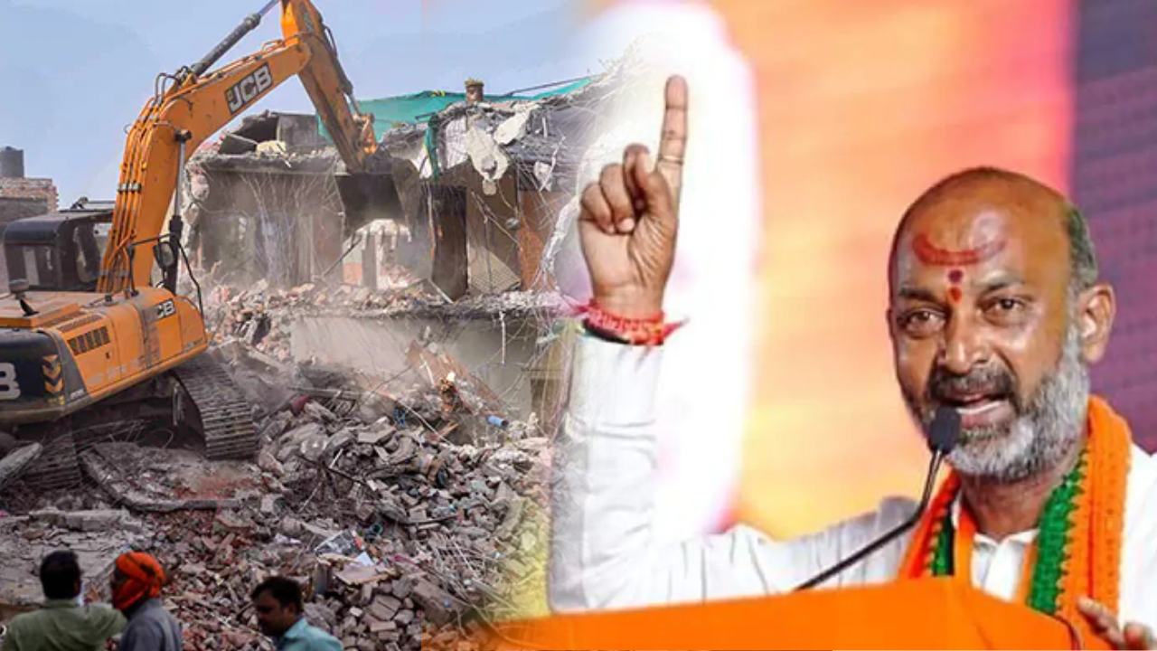 Telangana : యూపీ తరహాలోనే బుల్డోజర్లతో వారి ఇళ్లు కూల్చేస్తాం : బండి సంజయ్ Telangana : యూపీ తరహాలోనే బుల్డోజర్లతో వారి ఇళ్లు కూల్చేస్తాం : బండి సంజయ్
