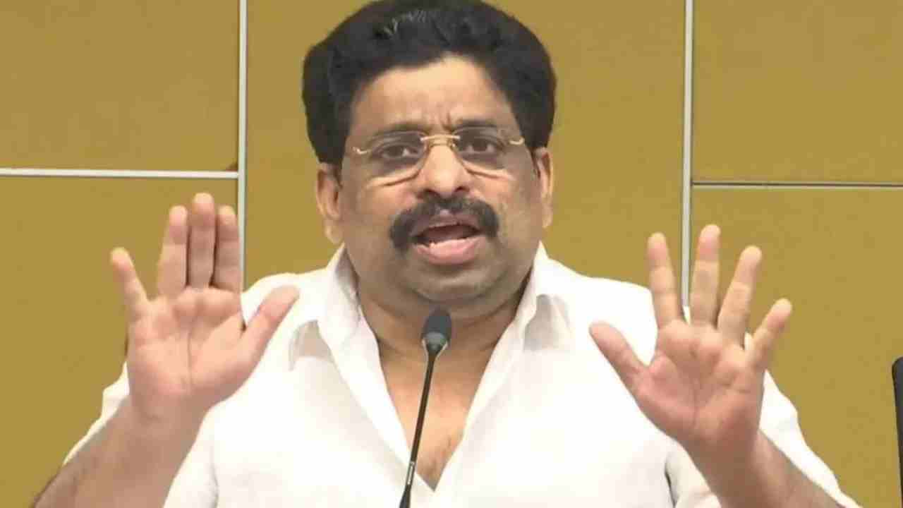 Buddha Venkanna: వివేకా కేసులో విజయసాయిరెడ్డిని సీబీఐ విచారించాలి.. వివేకా అల్లుడు, కూతురుకి కేంద్రం భద్రత కల్పించాలి Buddha Venkanna: వివేకా కేసులో విజయసాయిరెడ్డిని సీబీఐ విచారించాలి.. వివేకా అల్లుడు, కూతురుకి కేంద్రం భద్రత కల్పించాలి