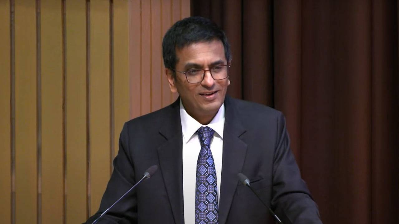 CJI DY Chandrachud: ప్రధాన న్యాయమూర్తినే బెదిరిస్తారా? కోర్టు నుంచి వెళ్లిపోండి.. జస్టిస్ చంద్రచూడ్ ఆగ్రహం CJI DY Chandrachud: ప్రధాన న్యాయమూర్తినే బెదిరిస్తారా? కోర్టు నుంచి వెళ్లిపోండి.. జస్టిస్ చంద్రచూడ్ ఆగ్రహం