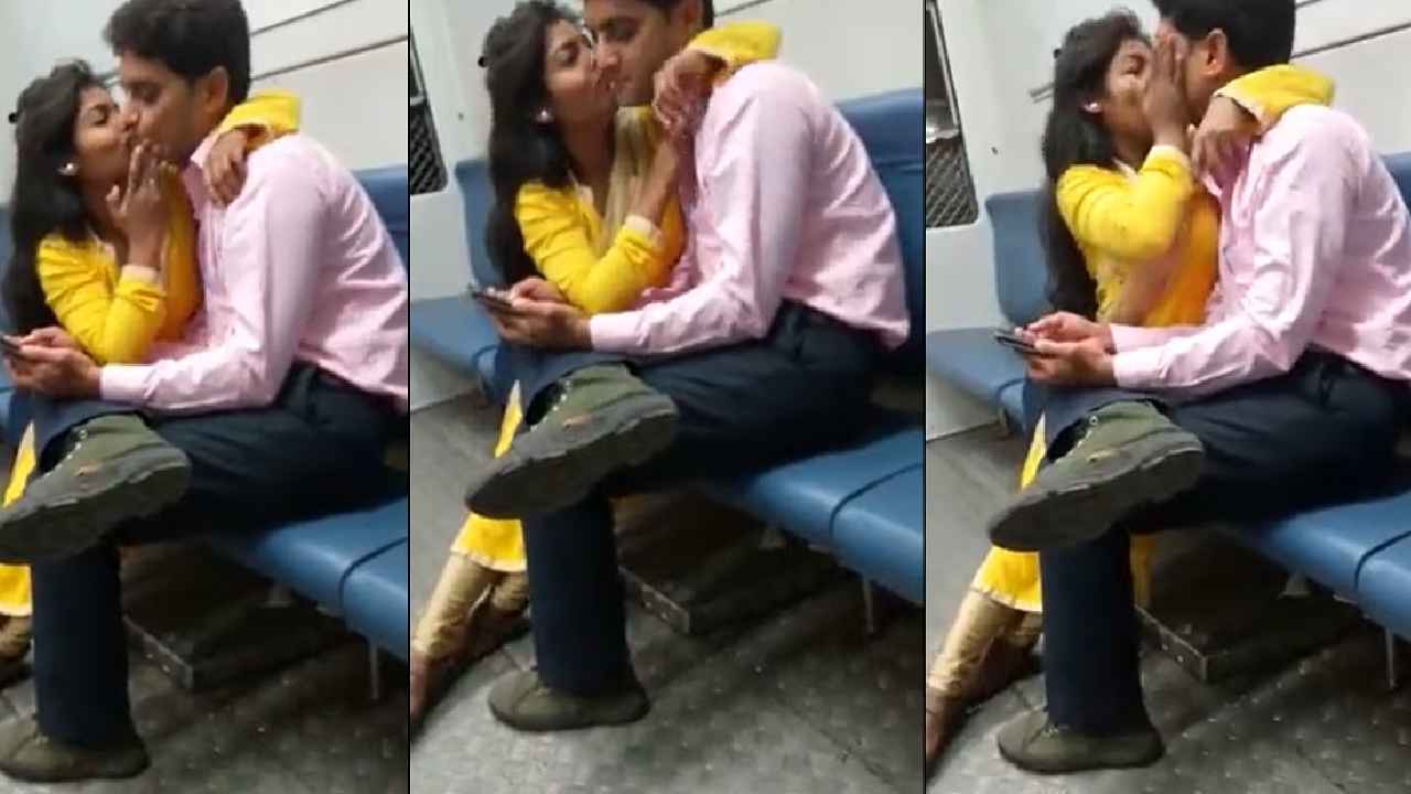 Couple Kissing : హవ్వ.. లోకల్ ట్రైన్లో రెచ్చిపోయిన ప్రేమజంట, పబ్లిక్గా లిప్లాక్ Couple Kissing : హవ్వ.. లోకల్ ట్రైన్లో రెచ్చిపోయిన ప్రేమజంట, పబ్లిక్గా లిప్లాక్