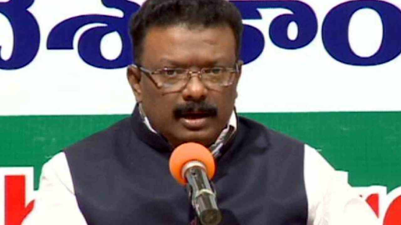 Dasoju Sravan: బండి సంజయ్ నేతృత్వంలోనే టీఎస్పీఎస్సీ పేపర్ లీక్.. దాసోజు శ్రవణ్ ఆరోపణ Dasoju Sravan: బండి సంజయ్ నేతృత్వంలోనే టీఎస్పీఎస్సీ పేపర్ లీక్.. దాసోజు శ్రవణ్ ఆరోపణ
