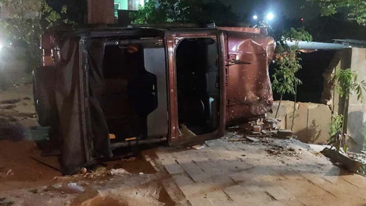 Delhi Accident: ఢిల్లీలో మహీంద్రా థార్ బీభత్సం.. ఇద్దరు మృతి.. ఎనిమిది మందికి గాయాలు Delhi Accident: ఢిల్లీలో మహీంద్రా థార్ బీభత్సం.. ఇద్దరు మృతి.. ఎనిమిది మందికి గాయాలు