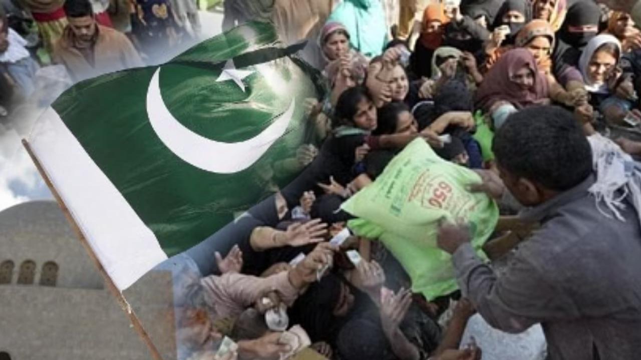 Pakistan : గోధుమ పిండి ట్రక్కుల వద్ద తొక్కిసలాట .. 11 మంది మృతి.. Pakistan : గోధుమ పిండి ట్రక్కుల వద్ద తొక్కిసలాట .. 11 మంది మృతి..