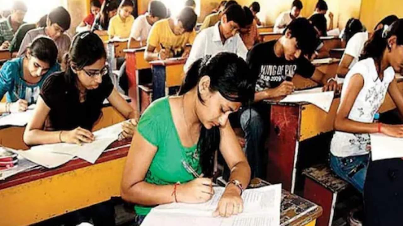 Intermediate Exams : ఏపీ, తెలంగాణలో ఇంటర్ పరీక్షలు Intermediate Exams : ఏపీ, తెలంగాణలో ఇంటర్ పరీక్షలు