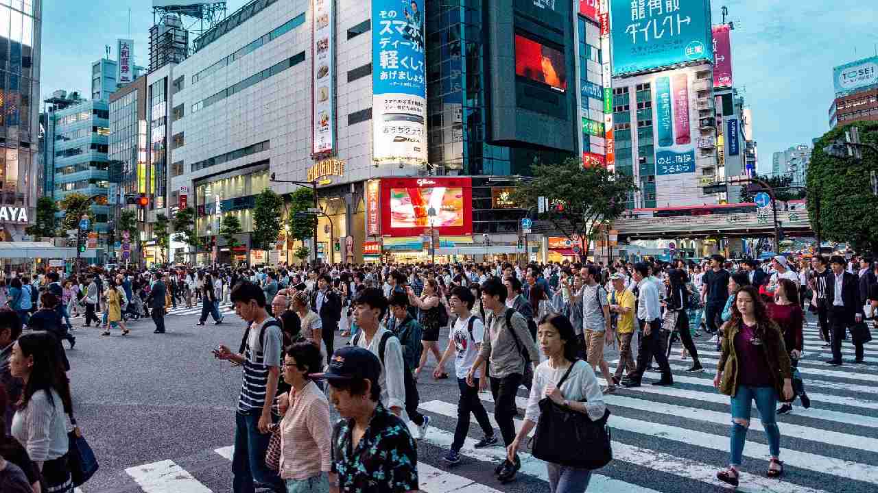 Japan Birth Rate: పిల్లల్ని కనకపోతే జపాన్ కనుమరుగవుతుంది.. జననాల రేటు తగ్గుదలపై ప్రభుత్వం ఆందోళన Japan Birth Rate: పిల్లల్ని కనకపోతే జపాన్ కనుమరుగవుతుంది.. జననాల రేటు తగ్గుదలపై ప్రభుత్వం ఆందోళన
