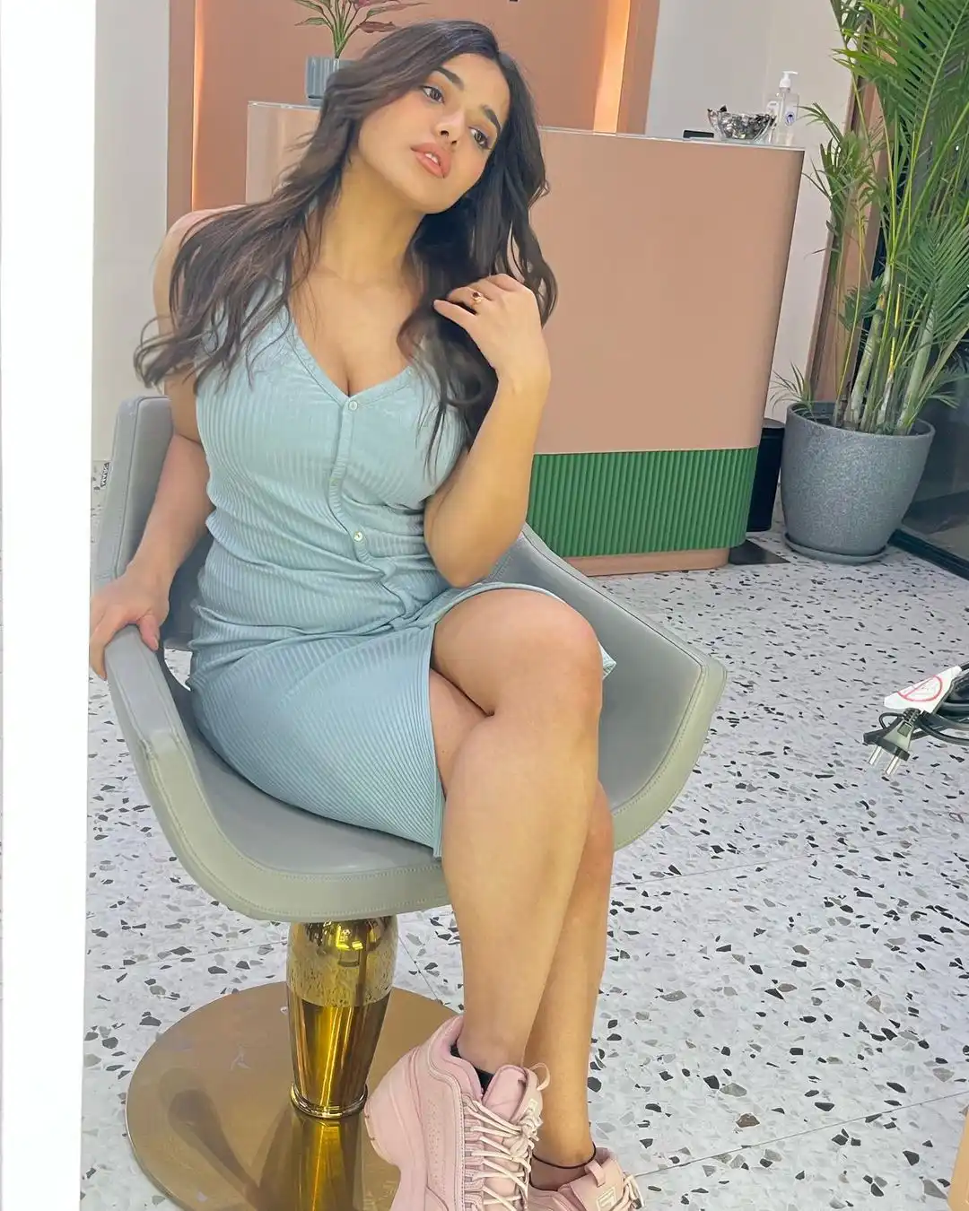 Ketika Sharma glamour show in beauty parlour