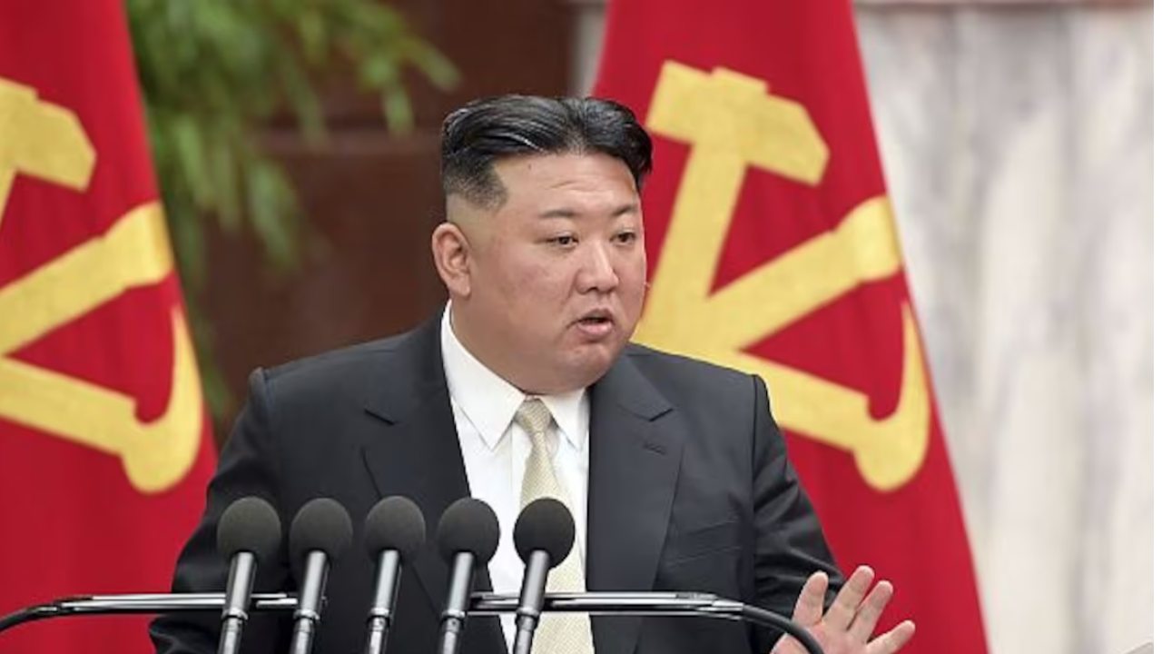 Kim Jong Un : నార్త్ కొరియా నియంత కిమ్ గురించి గూగుల్లో చదివిన గూఢాచారికి మరణశిక్ష Kim Jong Un : నార్త్ కొరియా నియంత కిమ్ గురించి గూగుల్లో చదివిన గూఢాచారికి మరణశిక్ష