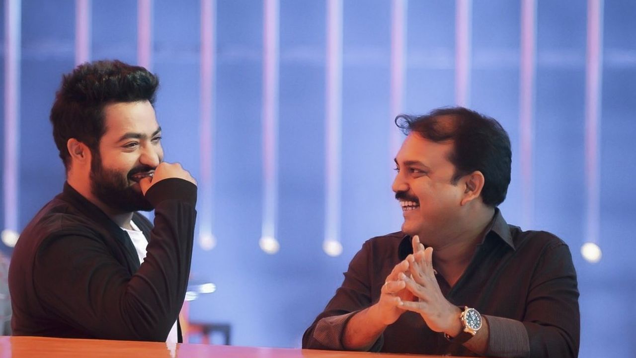 NTR30: ఎన్టీఆర్ ఫ్యాన్స్కు బిగ్ సర్ప్రైజ్ ఇచ్చేందుకు రెడీ అవుతున్న కొరటాల..? NTR30: ఎన్టీఆర్ ఫ్యాన్స్కు బిగ్ సర్ప్రైజ్ ఇచ్చేందుకు రెడీ అవుతున్న కొరటాల..?