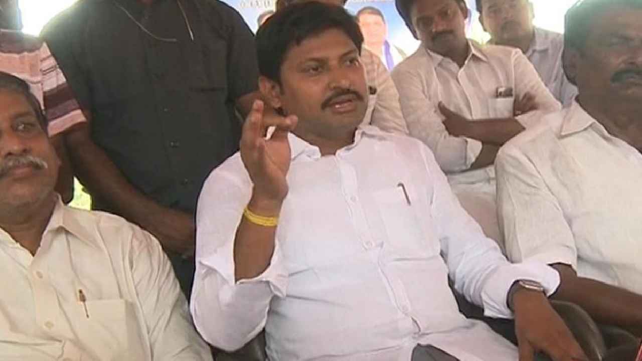 MLA Kotaru Abbaya Chowdary : విద్యార్థిని ఫోన్ కాల్.. వెంటనే సమస్యను పరిష్కరించిన ఎమ్మెల్యే అబ్బయ్య చౌదరి MLA Kotaru Abbaya Chowdary : విద్యార్థిని ఫోన్ కాల్.. వెంటనే సమస్యను పరిష్కరించిన ఎమ్మెల్యే అబ్బయ్య చౌదరి
