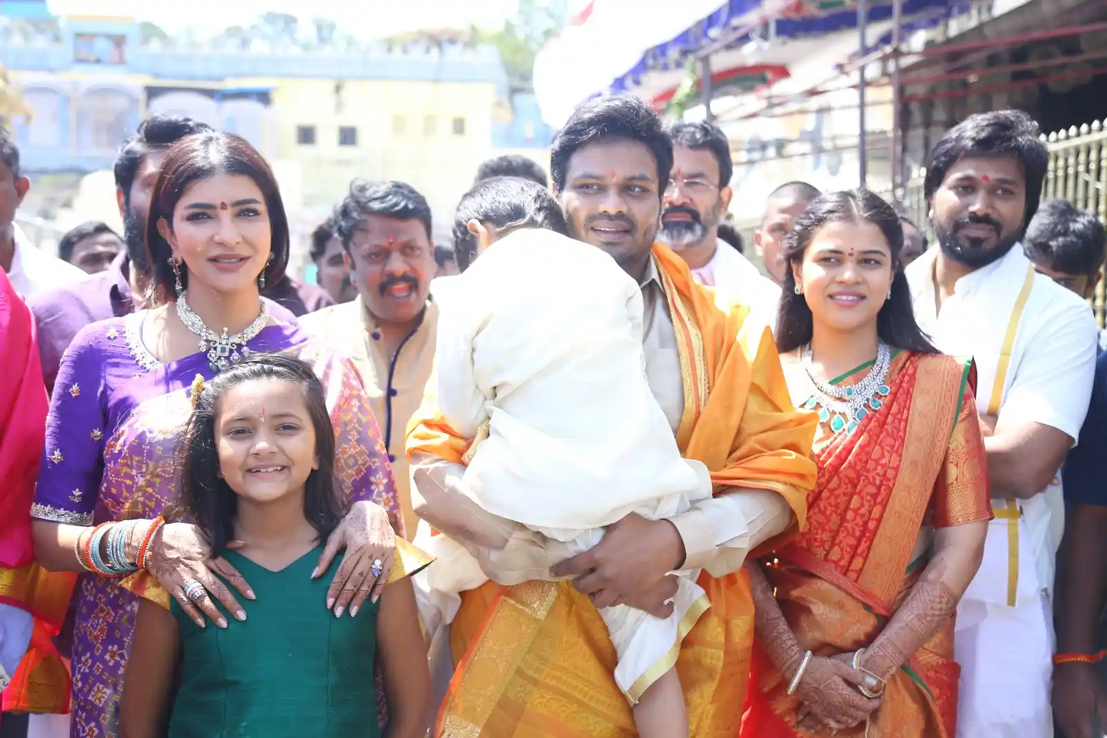 New Couple Manchu Manoj and Bhuma Mounika Reddy visited tirumala tirupathi