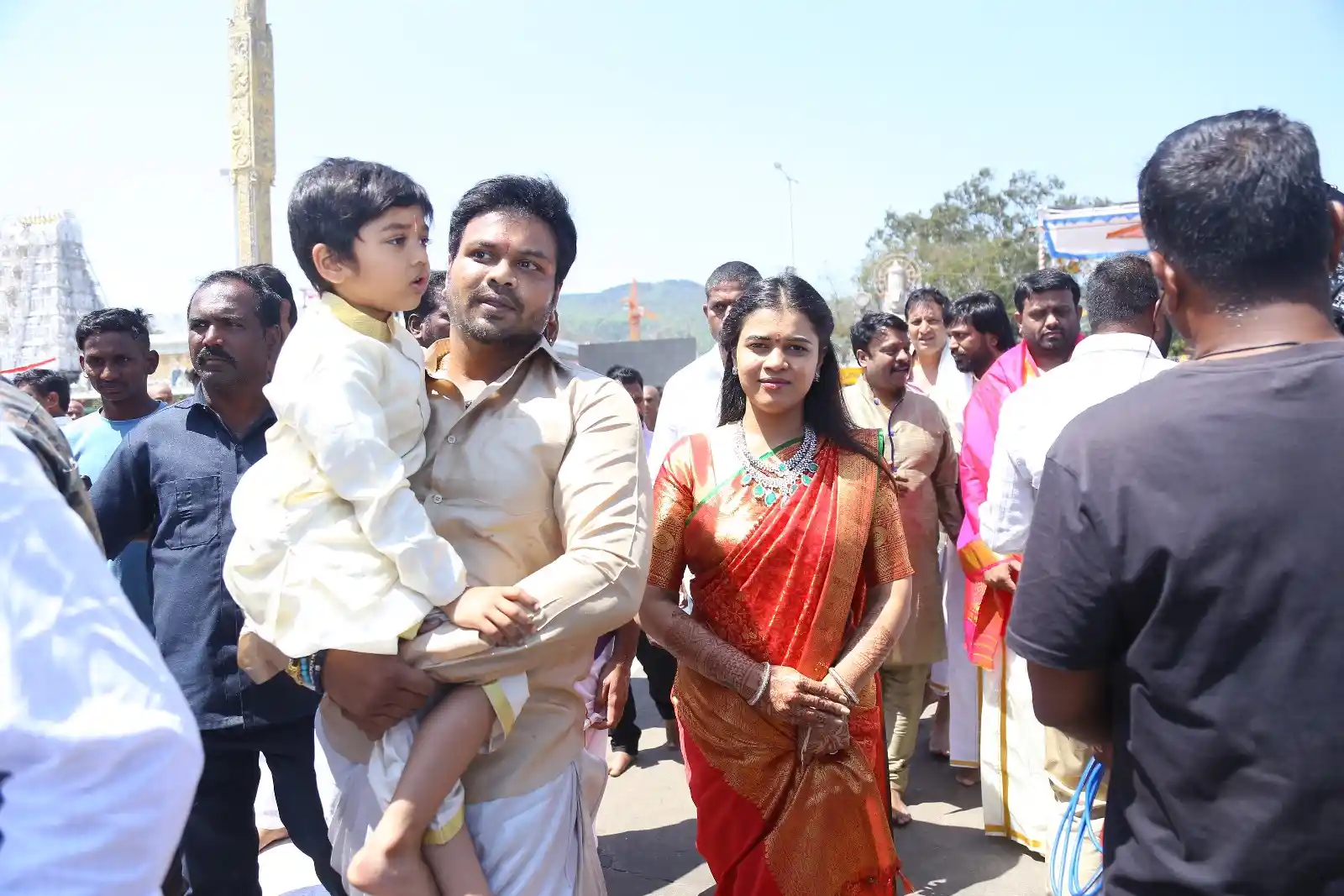 New Couple Manchu Manoj and Bhuma Mounika Reddy visited tirumala tirupathi