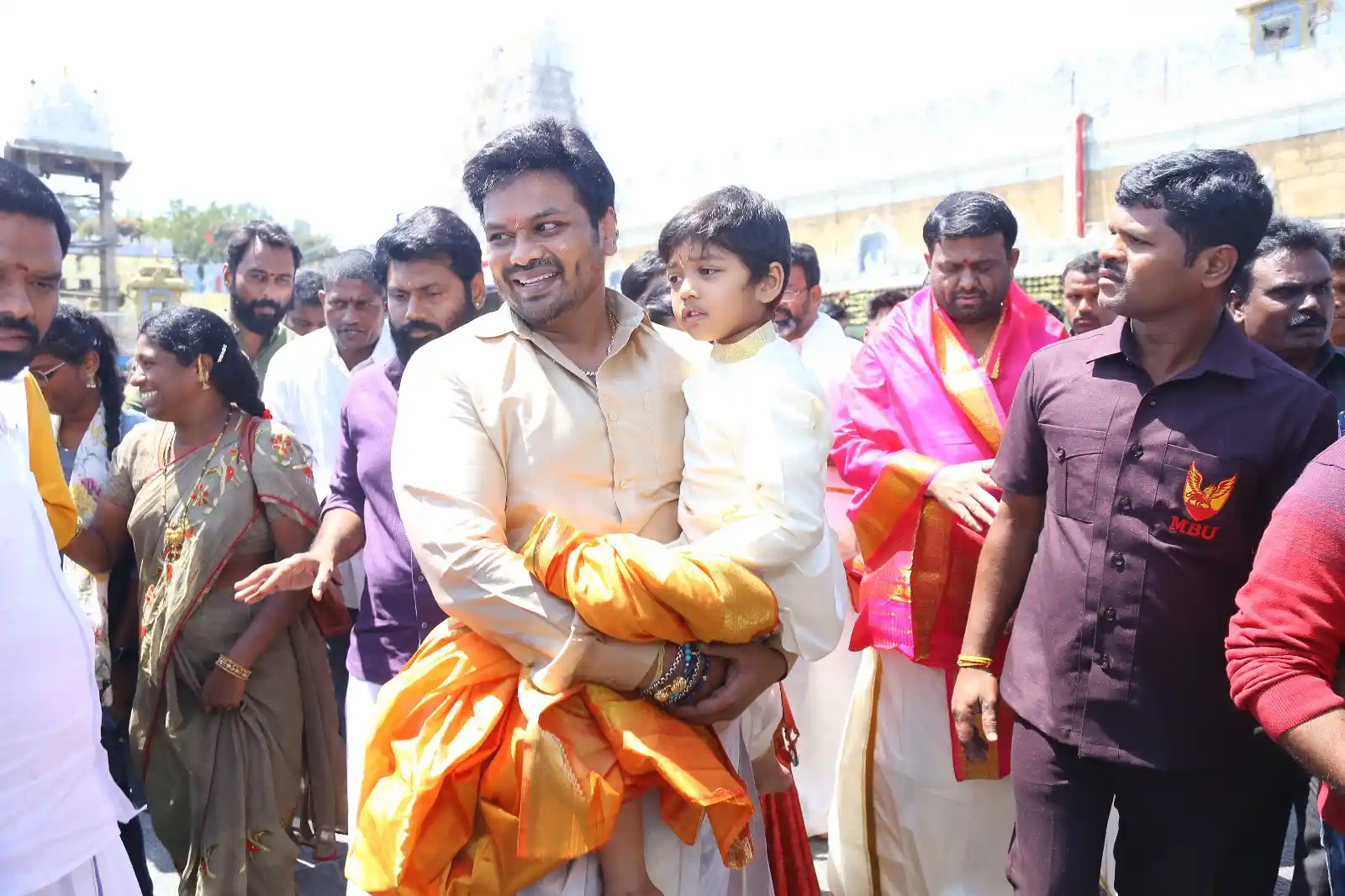 New Couple Manchu Manoj and Bhuma Mounika Reddy visited tirumala tirupathi