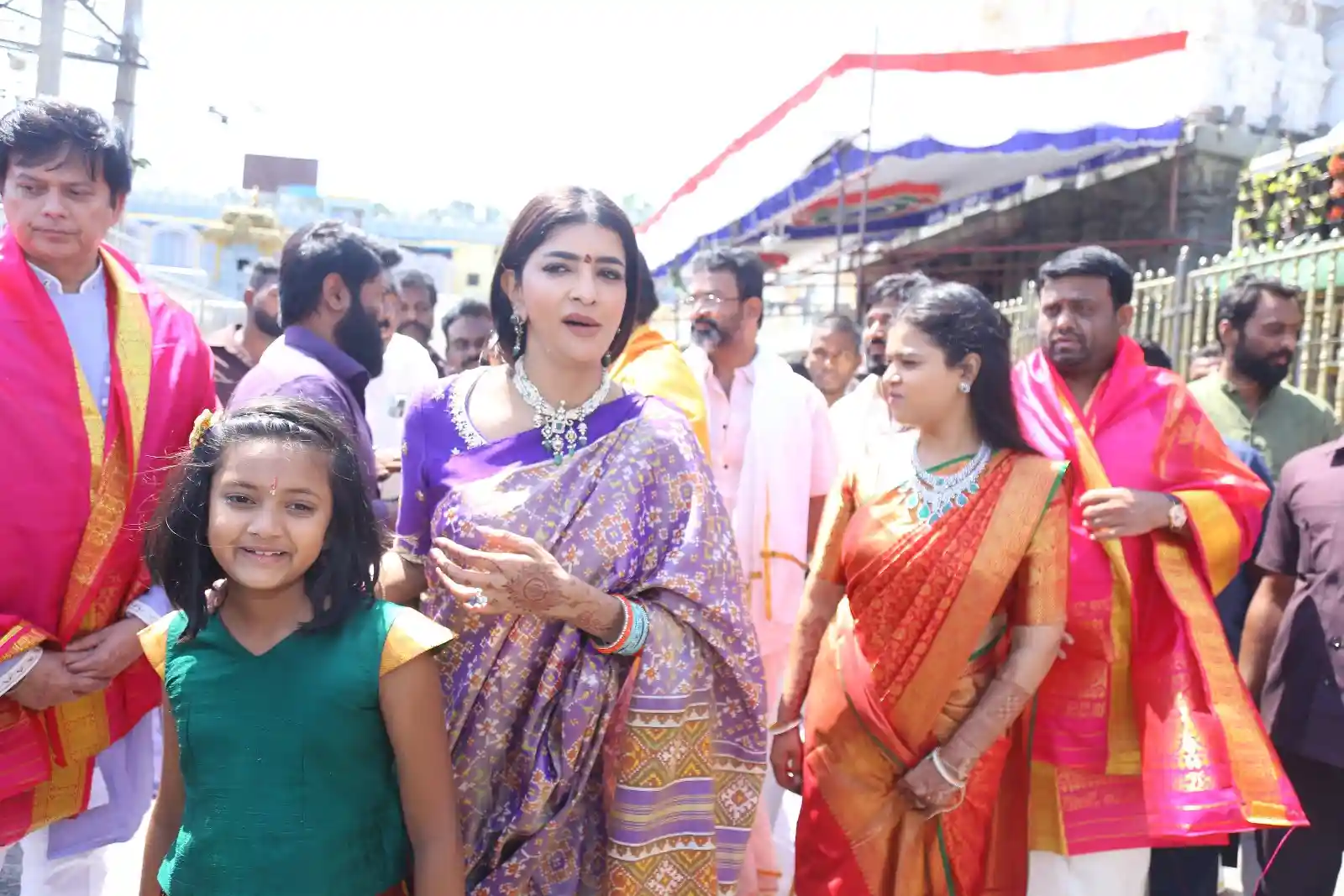 New Couple Manchu Manoj and Bhuma Mounika Reddy visited tirumala tirupathi