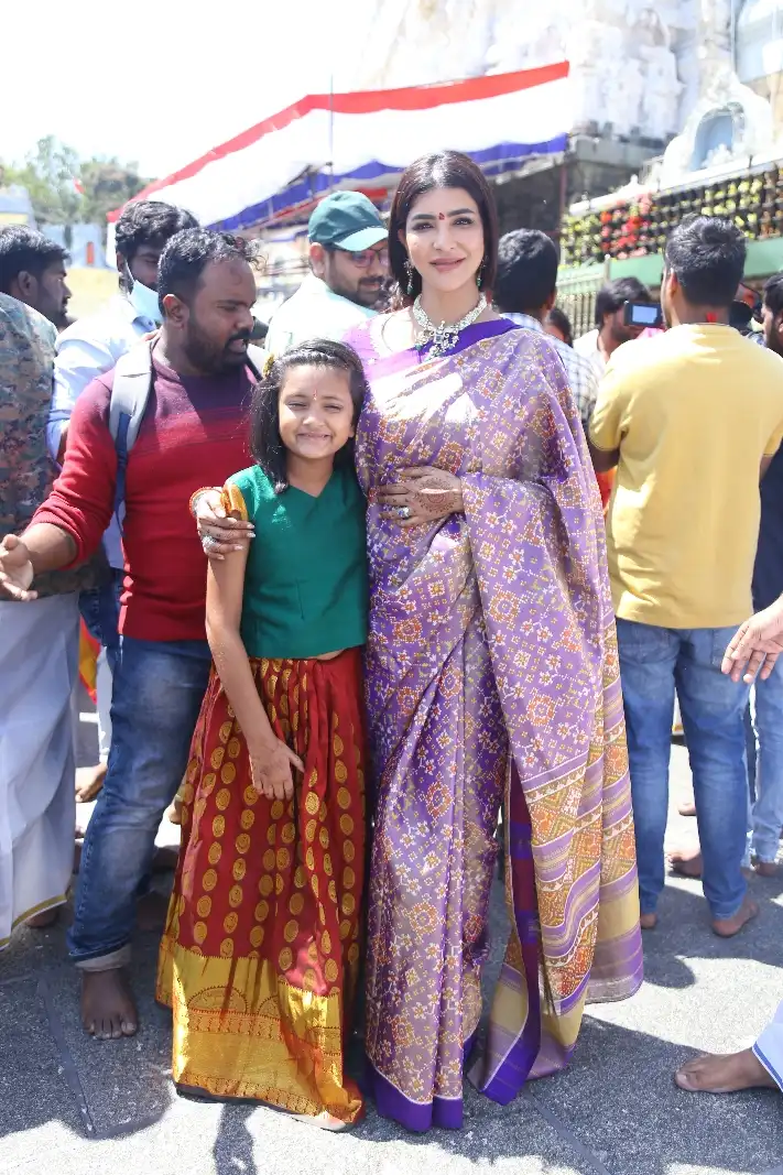 New Couple Manchu Manoj and Bhuma Mounika Reddy visited tirumala tirupathi