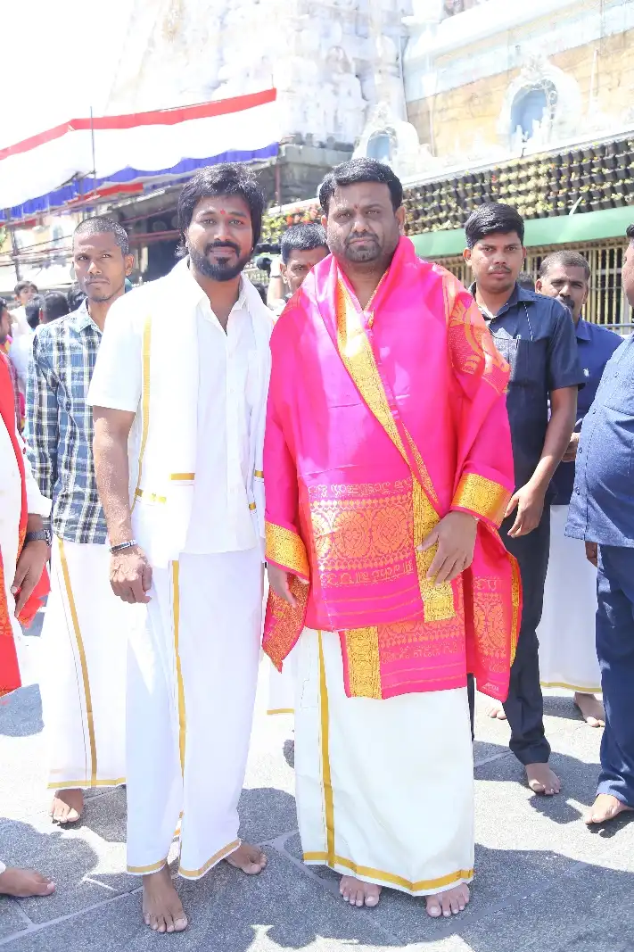 New Couple Manchu Manoj and Bhuma Mounika Reddy visited tirumala tirupathi