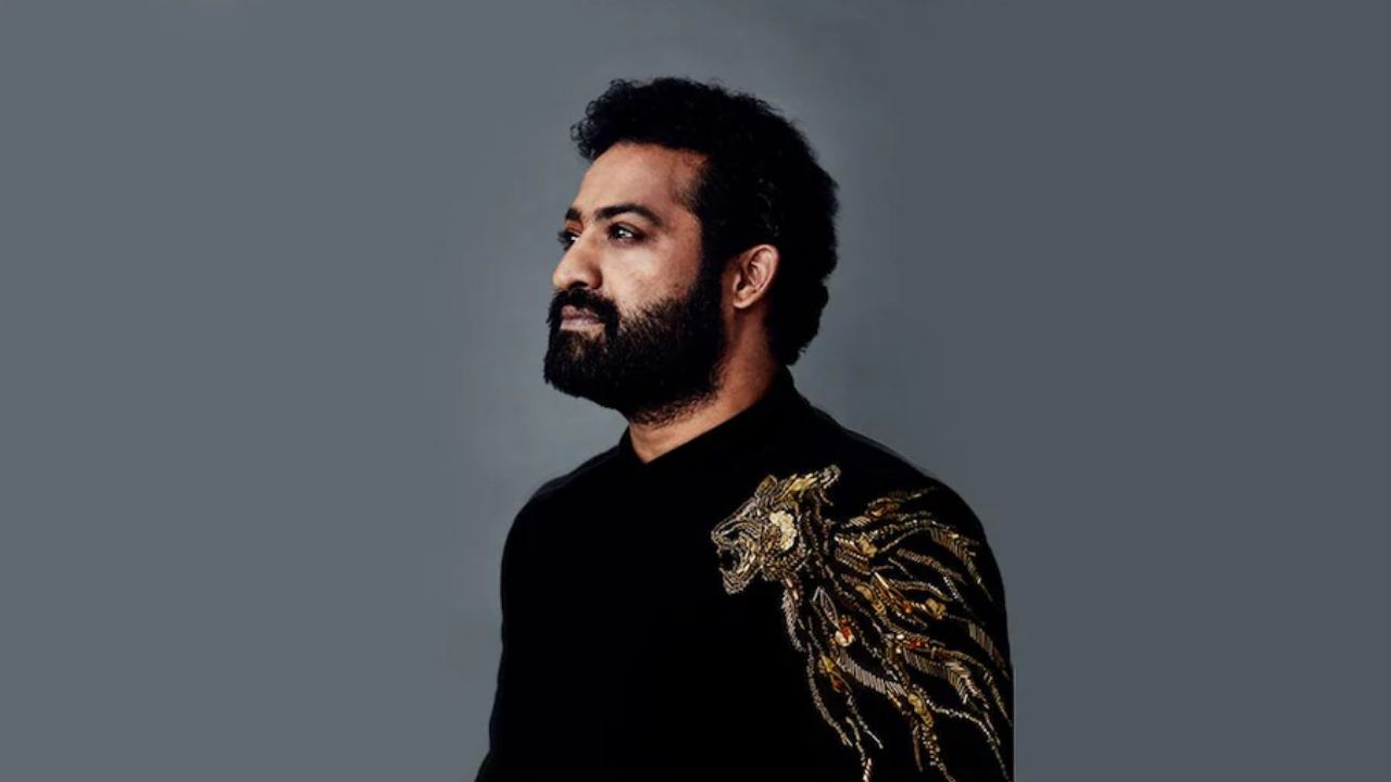 NTR30: ఏడాది తరువాత సెట్స్లో ఎంట్రీ ఇచ్చిన టైగర్.. విధ్వంసానికి యాక్షన్ షురూ! NTR30: ఏడాది తరువాత సెట్స్లో ఎంట్రీ ఇచ్చిన టైగర్.. విధ్వంసానికి యాక్షన్ షురూ!