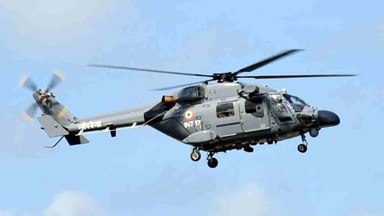 Navy Chopper Accident: ముంబై సముద్రతీరం సమీపంలో కుప్పకూలిన భారత నౌకాదళ హెలికాప్టర్ Navy Chopper Accident: ముంబై సముద్రతీరం సమీపంలో కుప్పకూలిన భారత నౌకాదళ హెలికాప్టర్