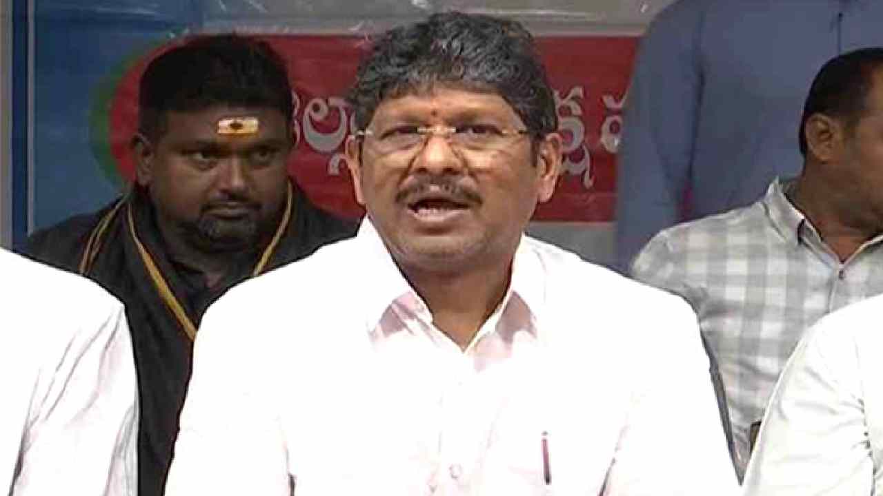 AP JAC Amaravati employees: మేము ప్రభుత్వాన్ని ఎన్నడూ బ్లాక్ మెయిల్ చేయలేదు: ఏపీ జేఏసీ అమరావతి ఉద్యోగులు AP JAC Amaravati employees: మేము ప్రభుత్వాన్ని ఎన్నడూ బ్లాక్ మెయిల్ చేయలేదు: ఏపీ జేఏసీ అమరావతి ఉద్యోగులు