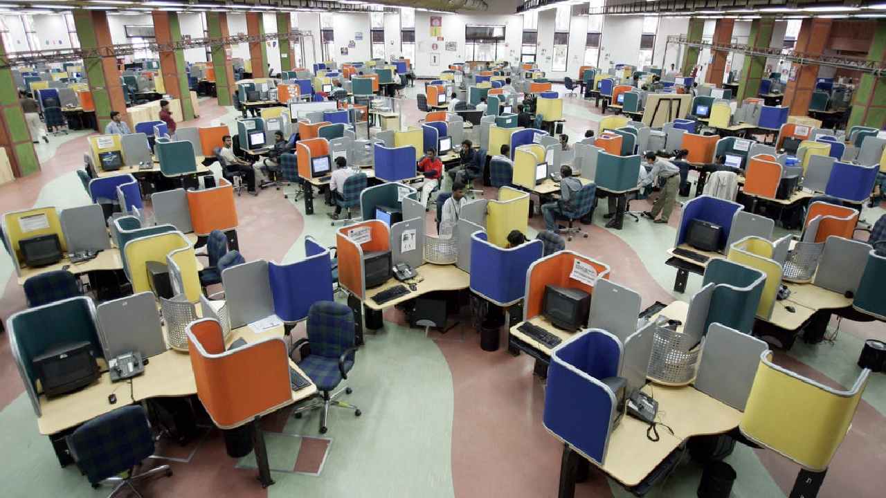 Noida: ఫేక్ కాల్ సెంటర్స్కు అడ్డాగా నోయిడా.. వరుసగా బయటపడుతున్న మోసాలు Noida: ఫేక్ కాల్ సెంటర్స్కు అడ్డాగా నోయిడా.. వరుసగా బయటపడుతున్న మోసాలు