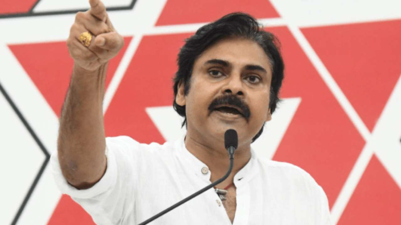 Pawan Kalyan: కులాల మధ్య చిచ్చుపెట్టేలా కుట్రలు జరుగుతున్నాయ్.. ఆ ఉచ్చులో ఎవరూ పడొద్దు .. Pawan Kalyan: కులాల మధ్య చిచ్చుపెట్టేలా కుట్రలు జరుగుతున్నాయ్.. ఆ ఉచ్చులో ఎవరూ పడొద్దు ..