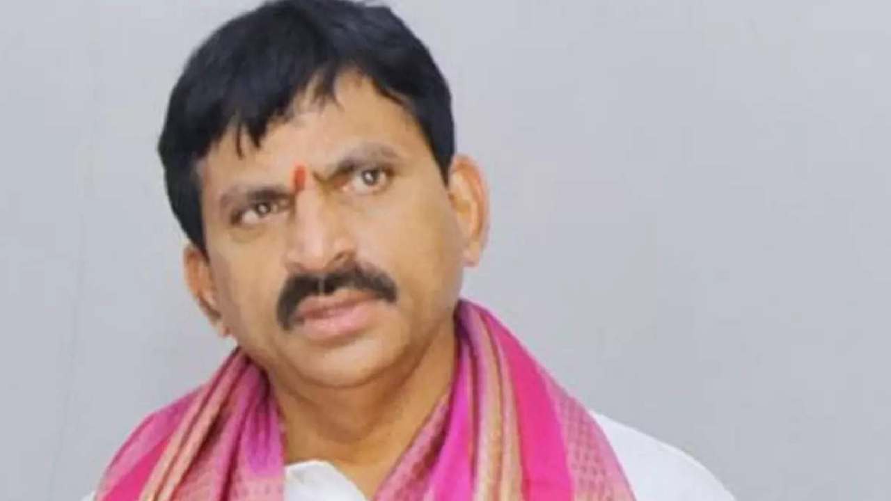 పొంగులేటి శ్రీనివాస్రెడ్డి ఇంట్లో తనిఖీల వెనుక పెద్ద కథే? పొంగులేటి శ్రీనివాస్రెడ్డి ఇంట్లో తనిఖీల వెనుక పెద్ద కథే?