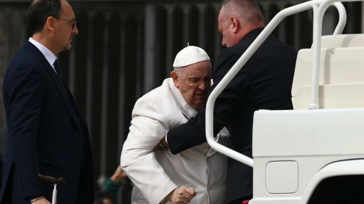 Pope Francis: తీవ్ర అస్వస్థతతో ఆస్పత్రిలో చేరిన పోప్ ఫ్రాన్సిస్ .. వైద్యులు ఏం చెప్పారంటే .. Pope Francis: తీవ్ర అస్వస్థతతో ఆస్పత్రిలో చేరిన పోప్ ఫ్రాన్సిస్ .. వైద్యులు ఏం చెప్పారంటే ..