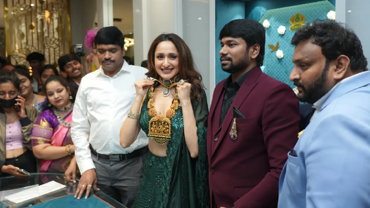 Pragya Jaiswal photos at gold shop opening